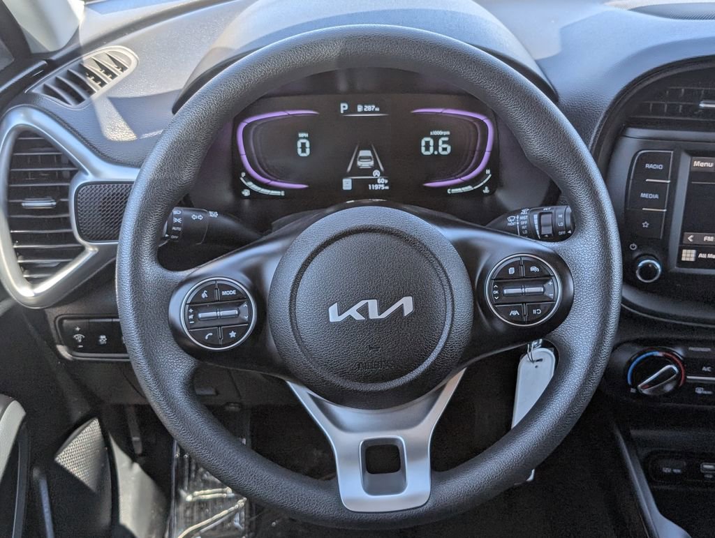 Used 2025 Kia Soul LX w/ LX Technology Package FWD image 15