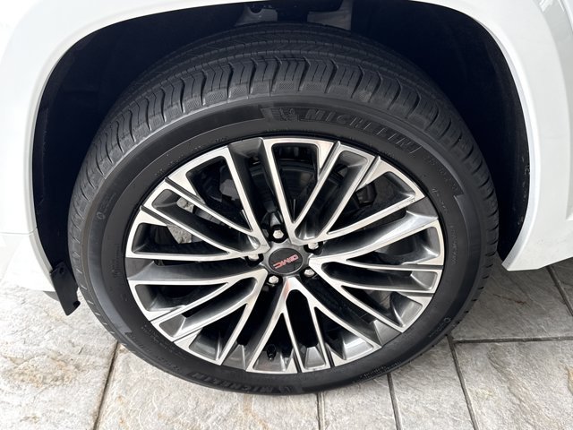 New 2026 GMC Terrain Denali w/ LPO, Black Badging Package AWD/4WD image 11