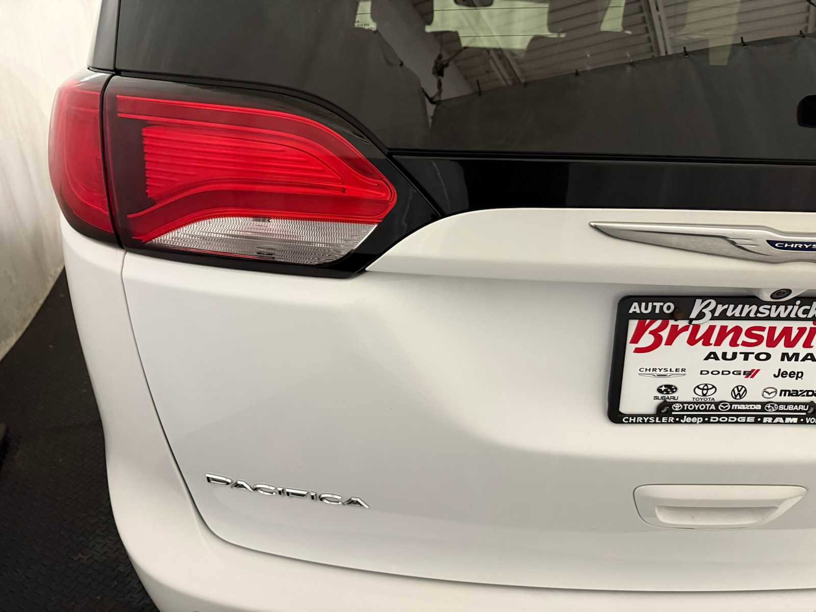 Used 2019 Chrysler Pacifica Limited image 17