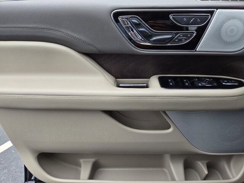Used 2024 Lincoln Navigator L Reserve AWD/4WD image 38