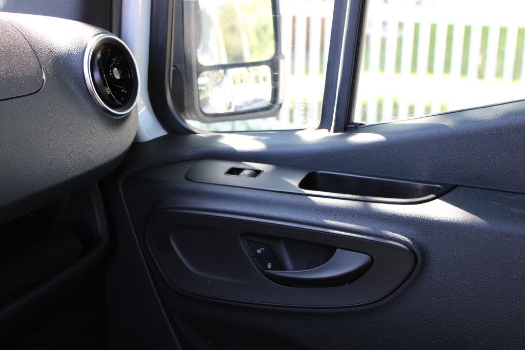 Used 2025 Mercedes-Benz Sprinter 2500 image 17