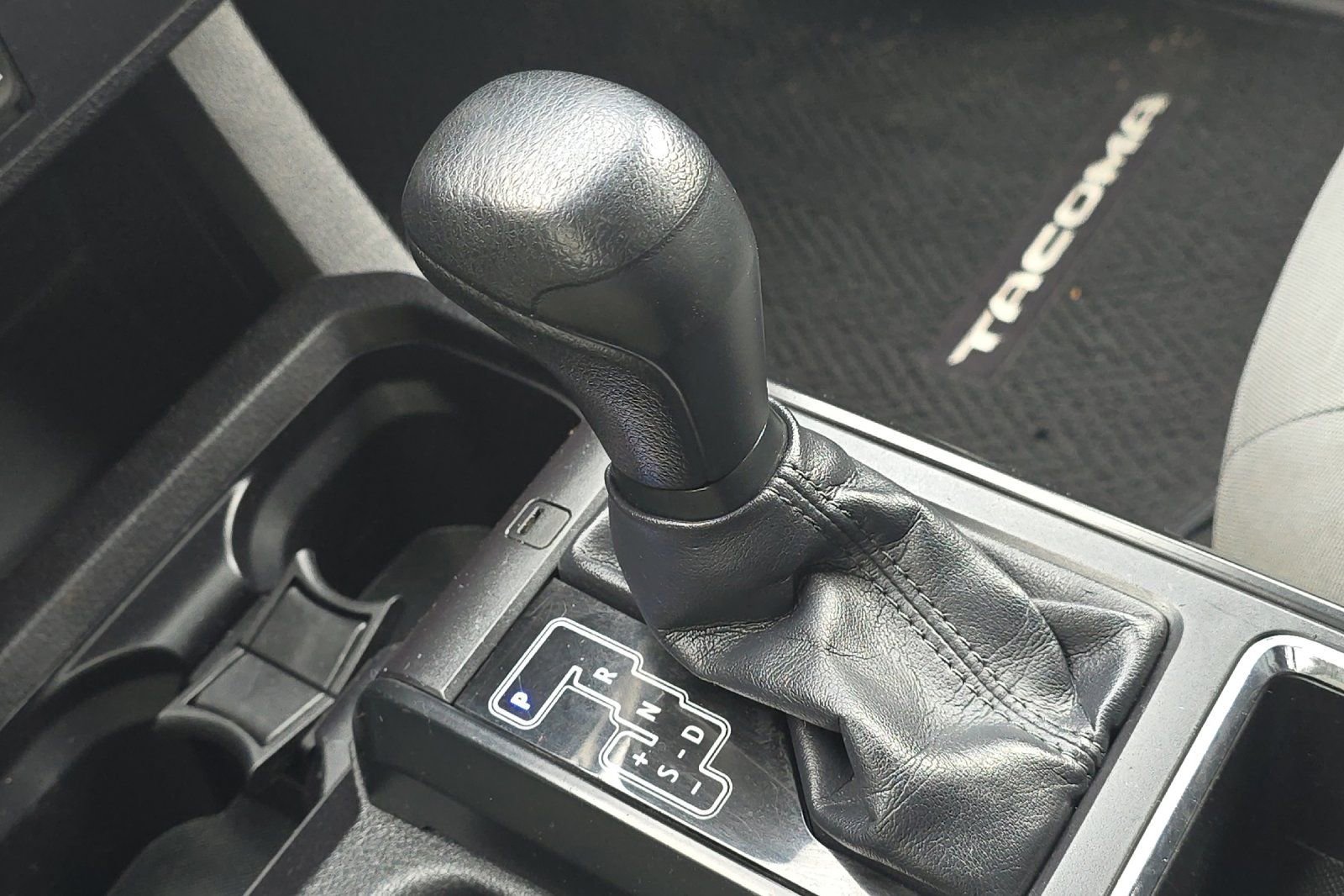 Used 2016 Toyota Tacoma SR w/ SR Convenience Package image 17