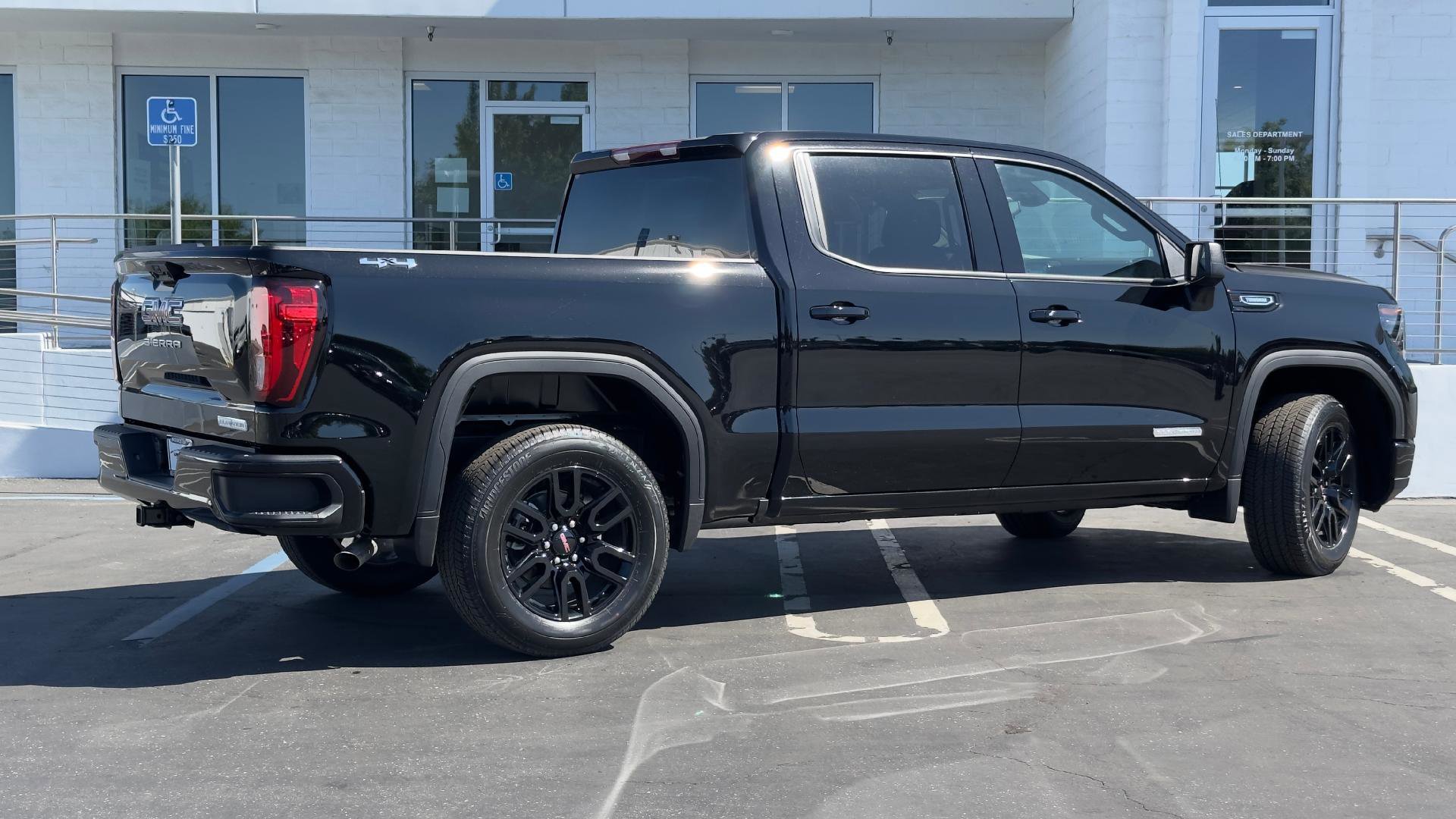 New 2025 GMC Sierra 1500 Elevation image 5