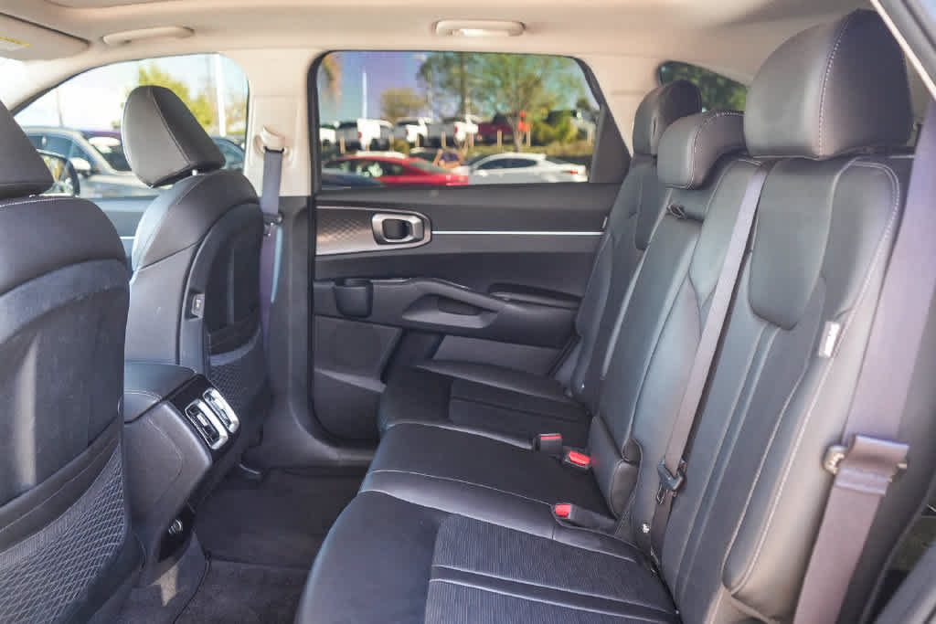 Certified 2024 Kia Sorento S w/ Panoramic Sunroof Package FWD image 18