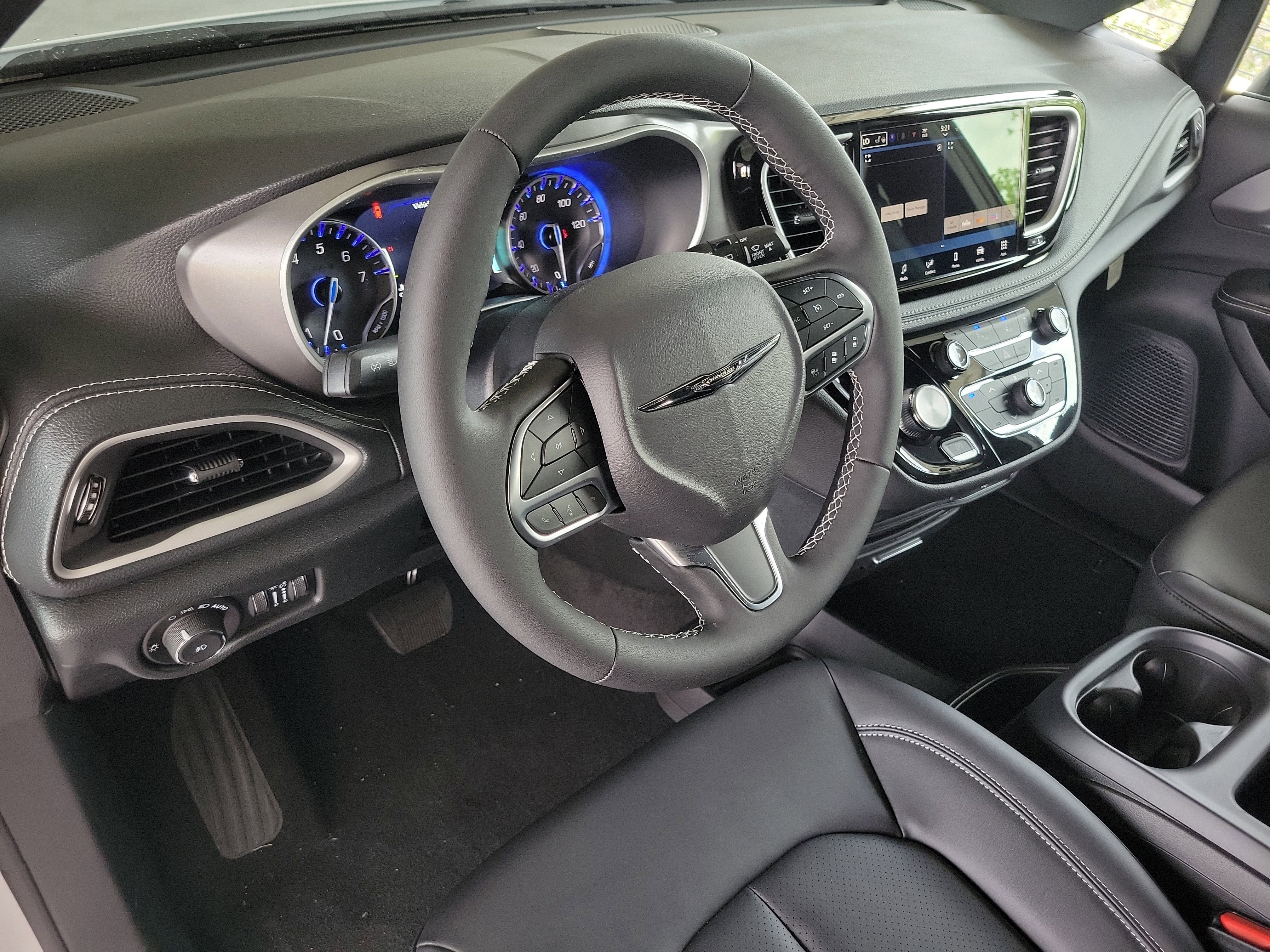 New 2026 Chrysler Pacifica Select FWD image 16