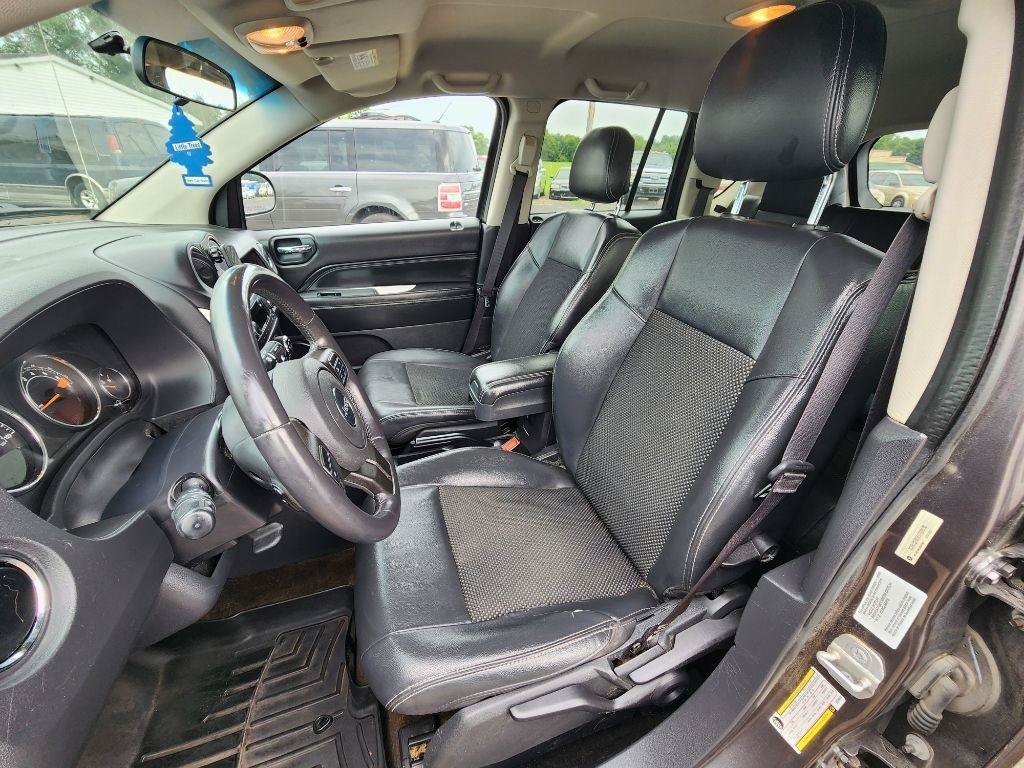 Used 2014 Jeep Compass Latitude FWD image 14