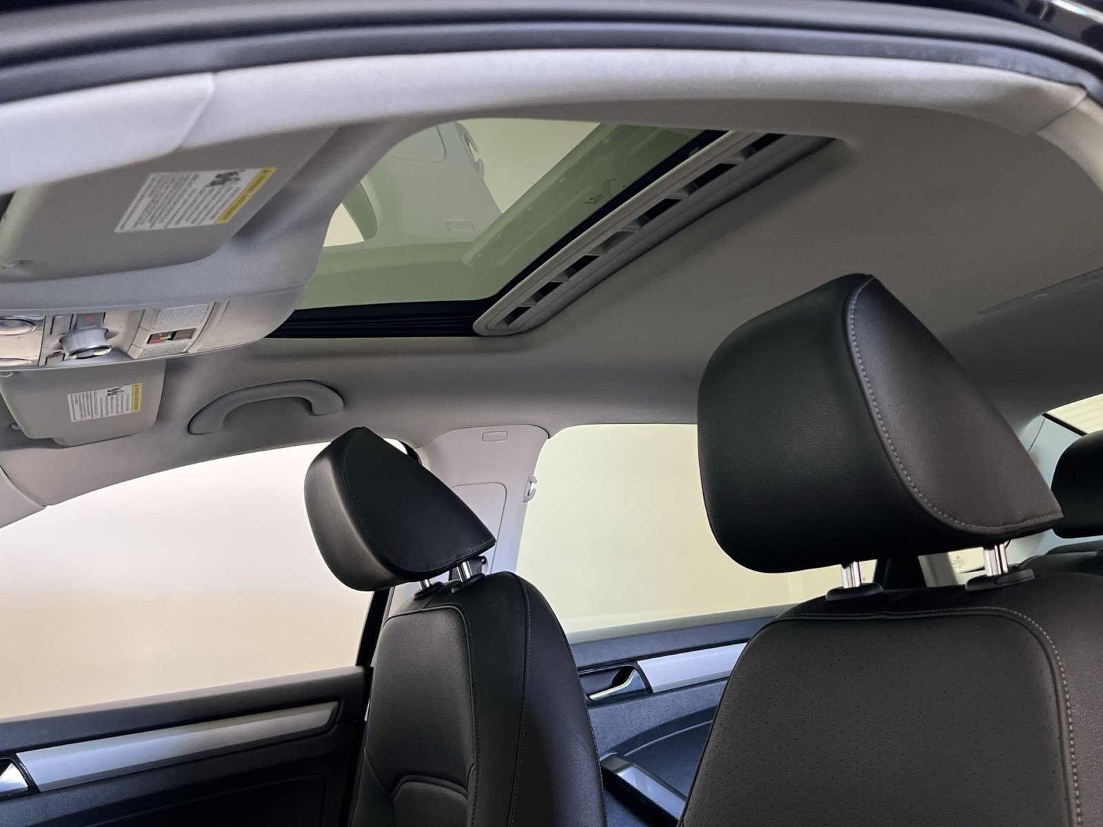 Used 2022 Volkswagen Passat 2.0T SE image 22