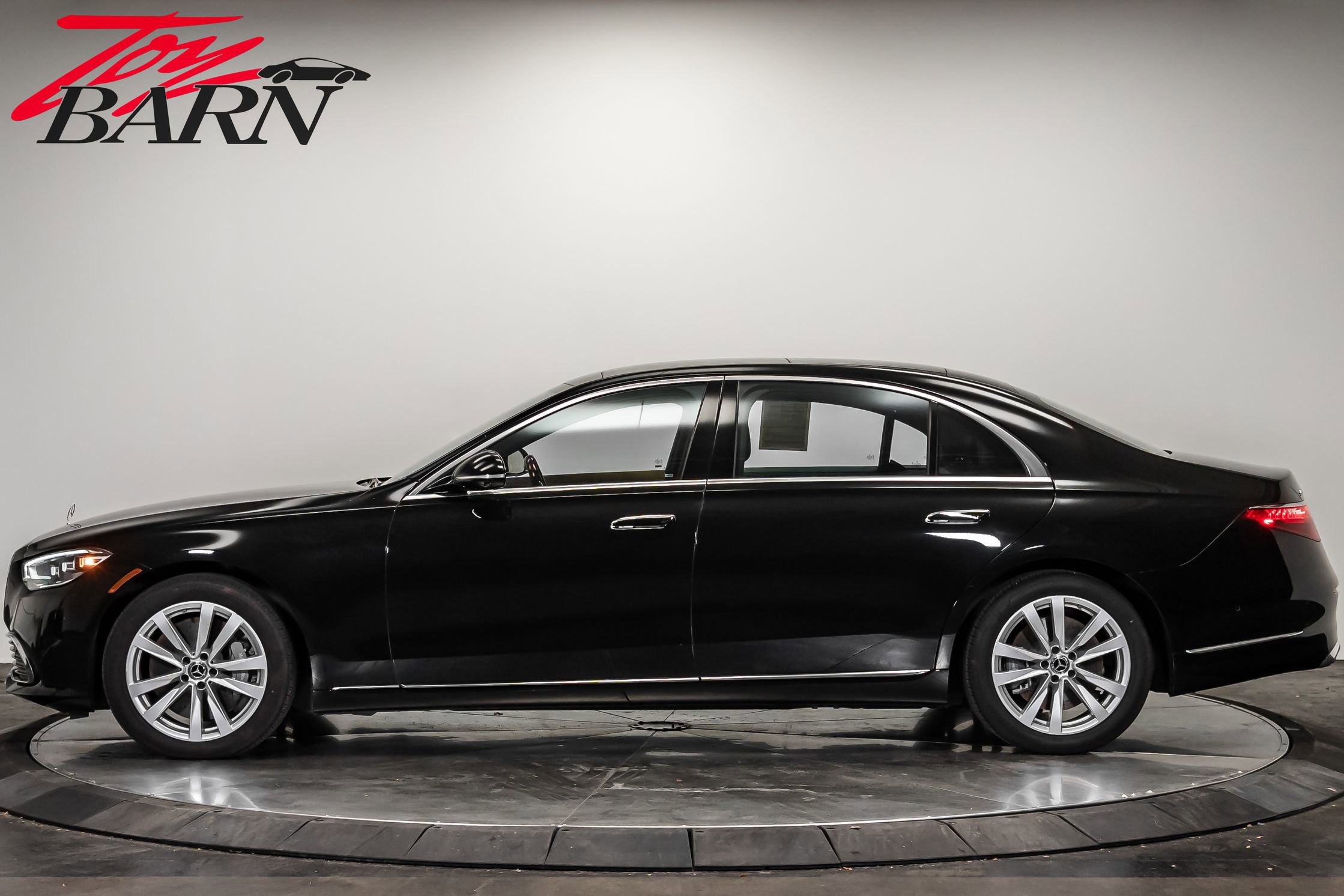 Used 2022 Mercedes-Benz S 500 4MATIC w/ 3D Technology Package video 2
