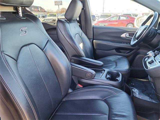 Used 2021 Chrysler Pacifica Touring-L w/ S Appearance Package image 18