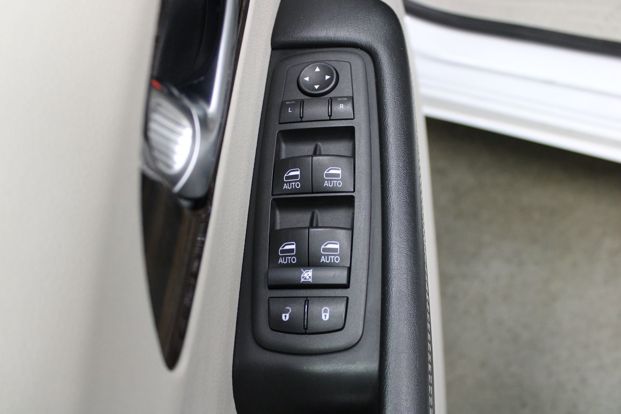 Used 2021 Chrysler Pacifica Limited w/ Premium & Safety Sphere Group AWD/4WD image 14