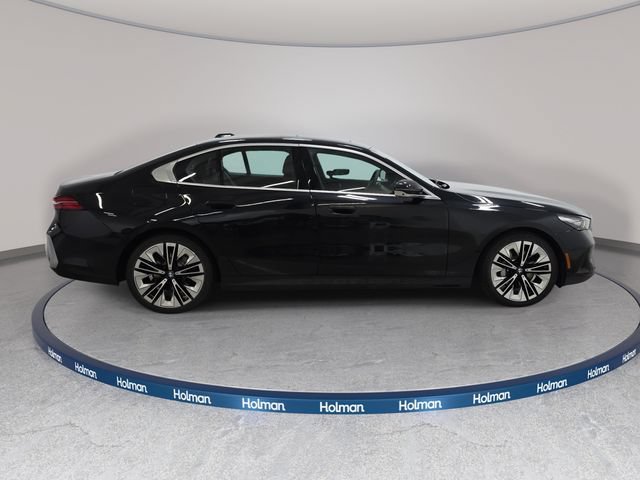 Certified 2024 BMW 530i xDrive w/ Premium Package AWD/4WD image 4