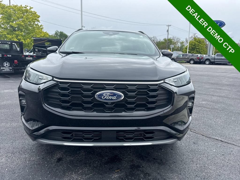 Used 2024 Ford Escape ST-Line Select w/ Tech Pack #2 AWD/4WD image 3