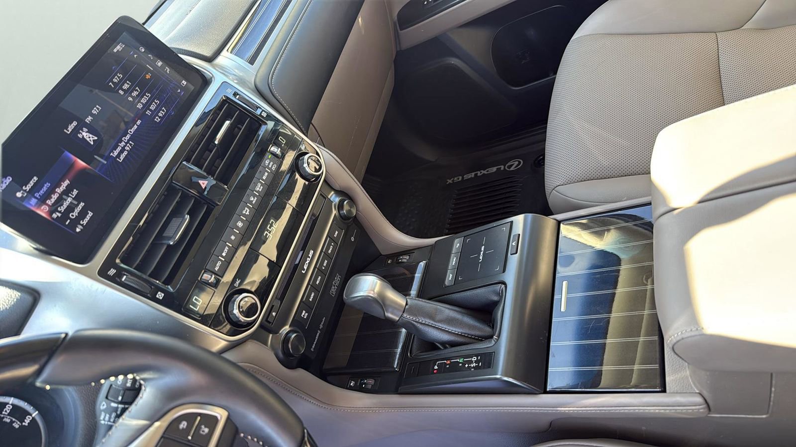 Used 2023 Lexus GX 460 Premium image 21