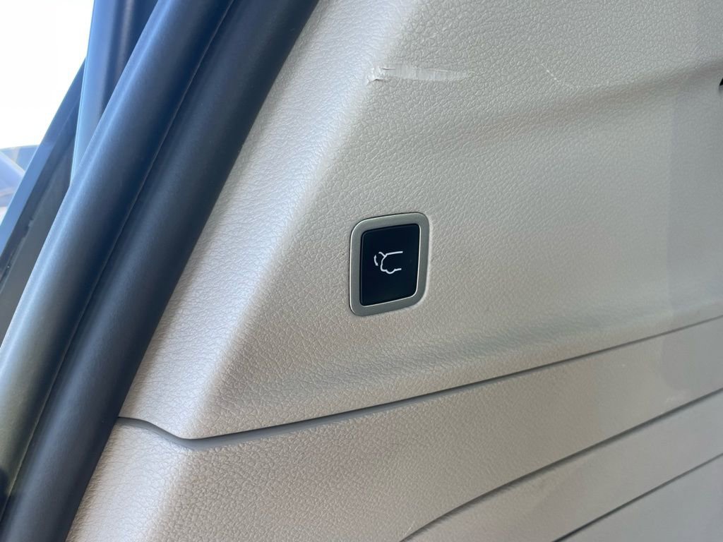 Used 2024 Chrysler Pacifica Select image 37