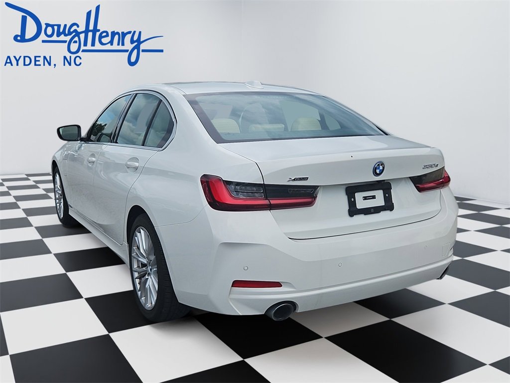 Used 2024 BMW 330e xDrive image 3