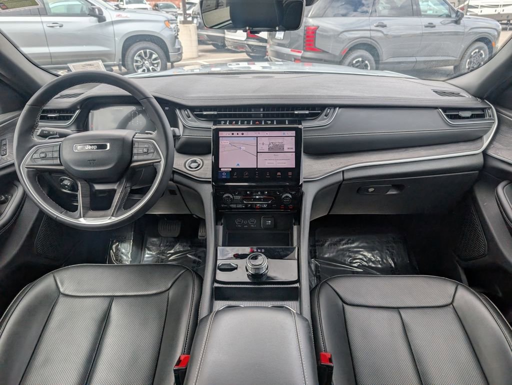 Used 2024 Jeep Grand Cherokee L Limited w/ Luxury Tech Group II image 15