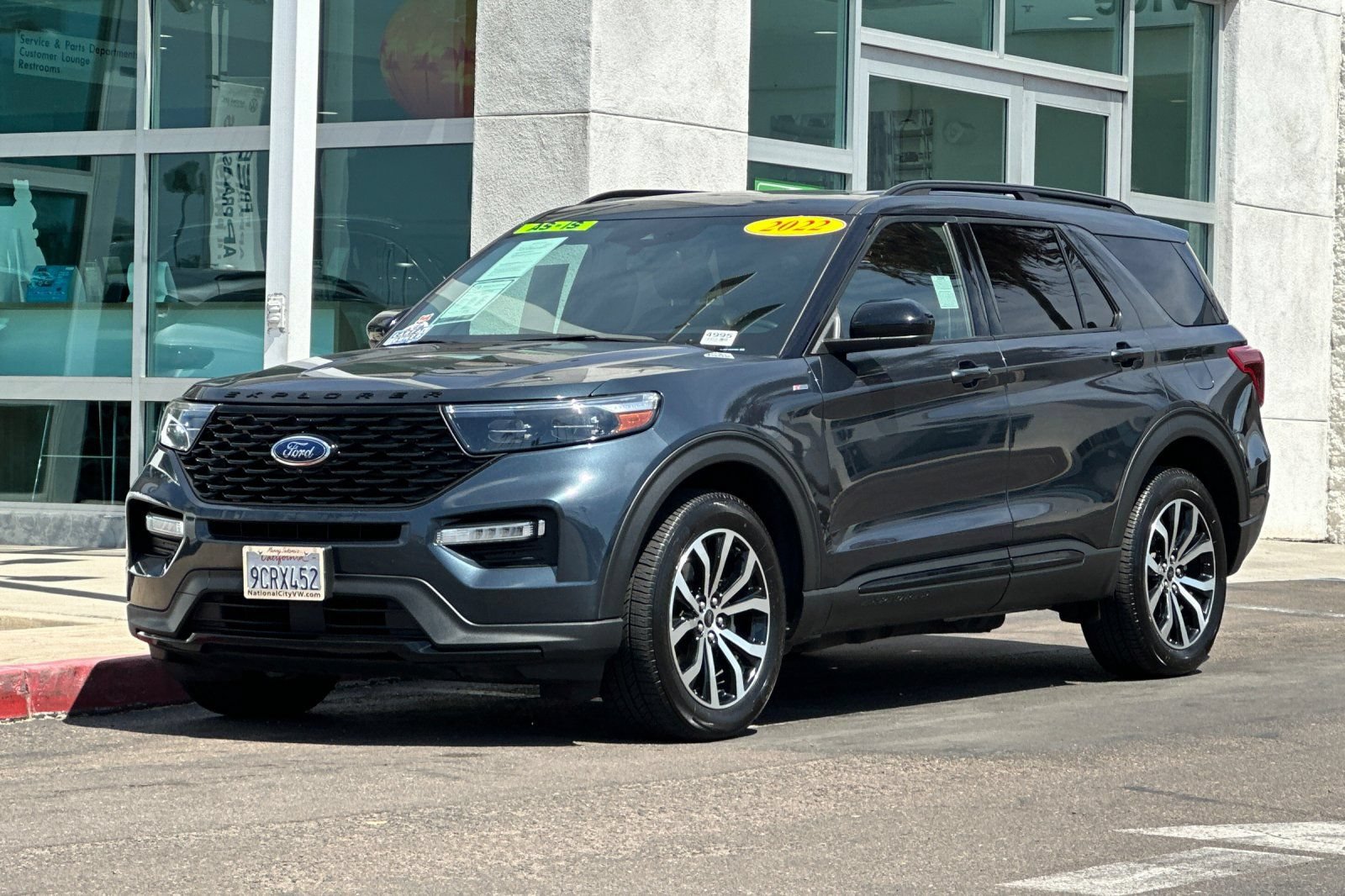 Used 2022 Ford Explorer ST-Line w/ Class IV Trailer Tow Package AWD/4WD image 8
