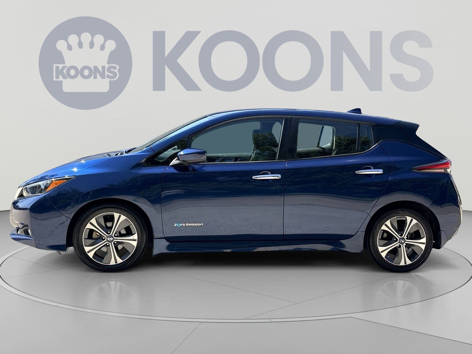 Used 2018 Nissan Leaf SV FWD image 2