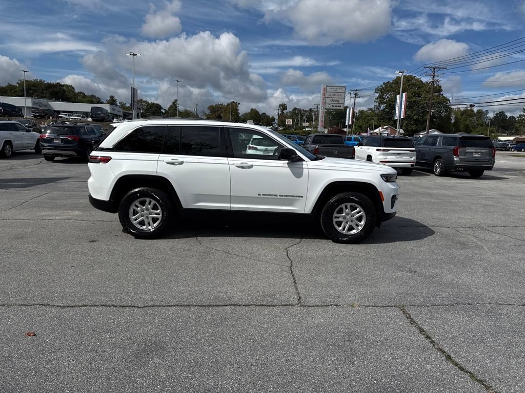 Used 2022 Jeep Grand Cherokee Laredo w/ Luxury Tech Group I image 2