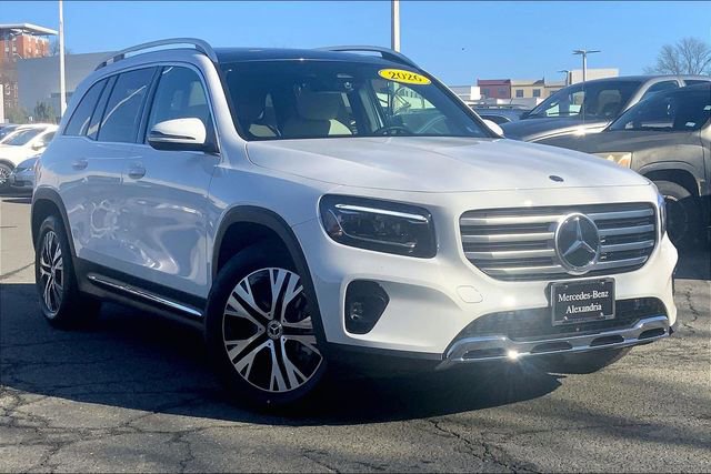 Used 2026 Mercedes-Benz GLB 250 4MATIC image 1