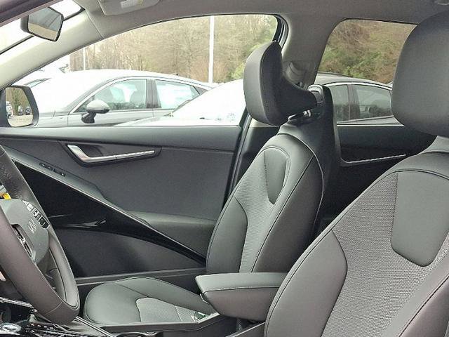New 2025 Kia Niro EX image 9