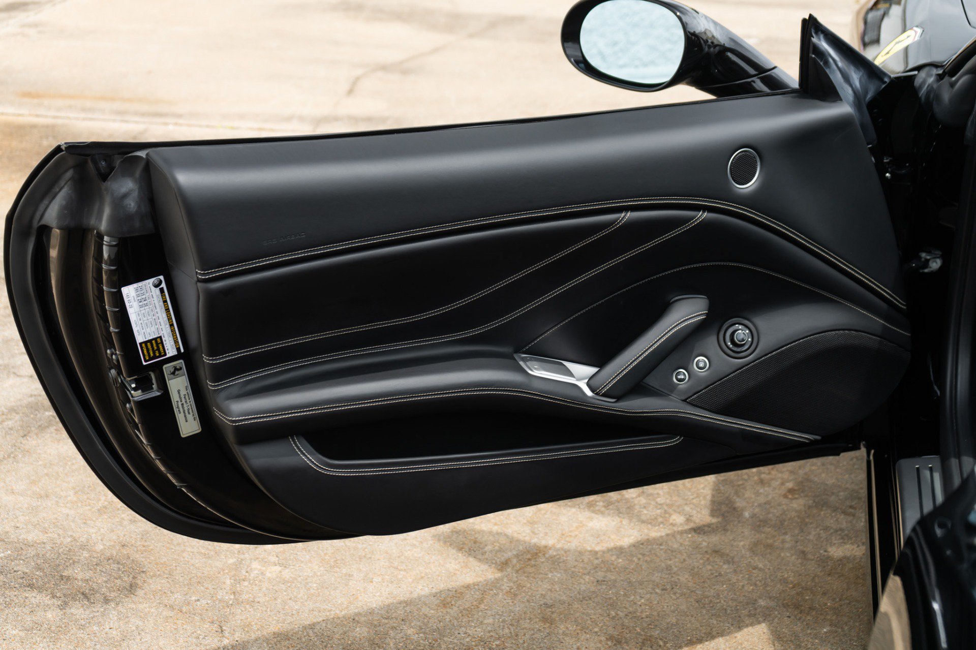 Used 2018 Ferrari California T RWD image 37