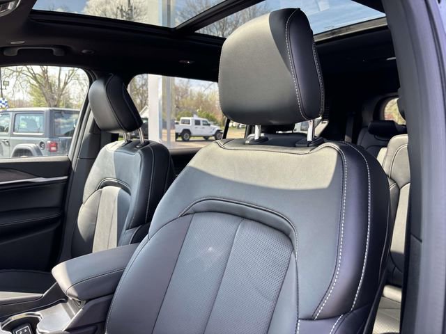 New 2026 Jeep Grand Cherokee L Limited AWD/4WD image 16