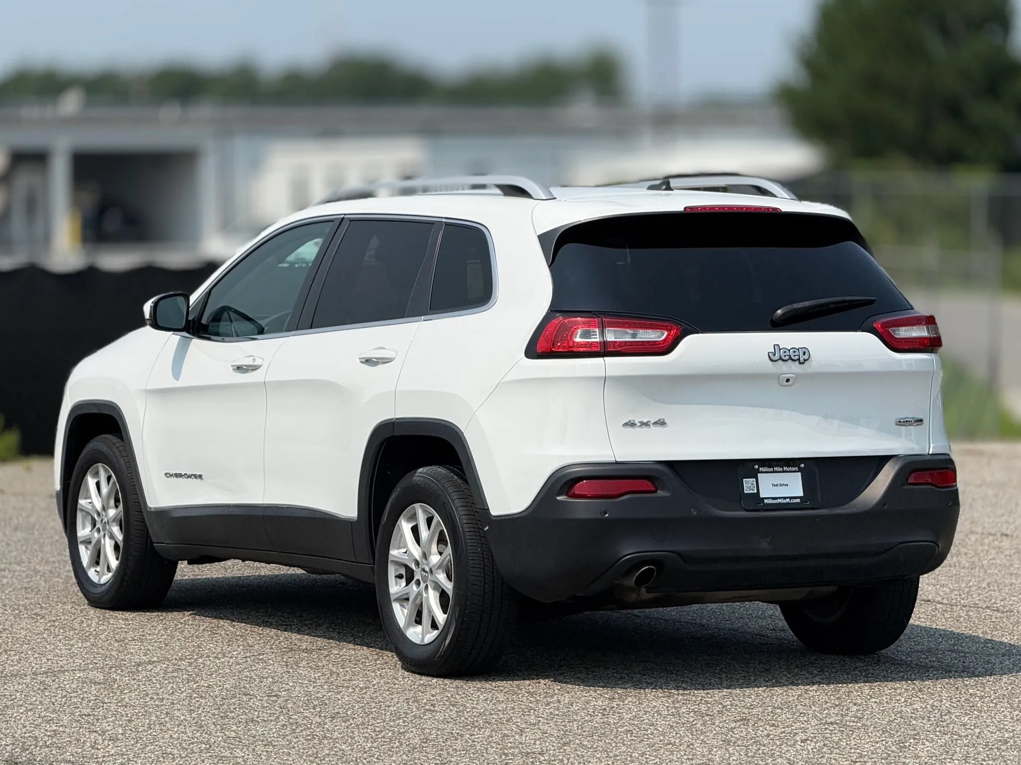 Used 2017 Jeep Cherokee Latitude w/ Safety/Convenience Group AWD/4WD image 10