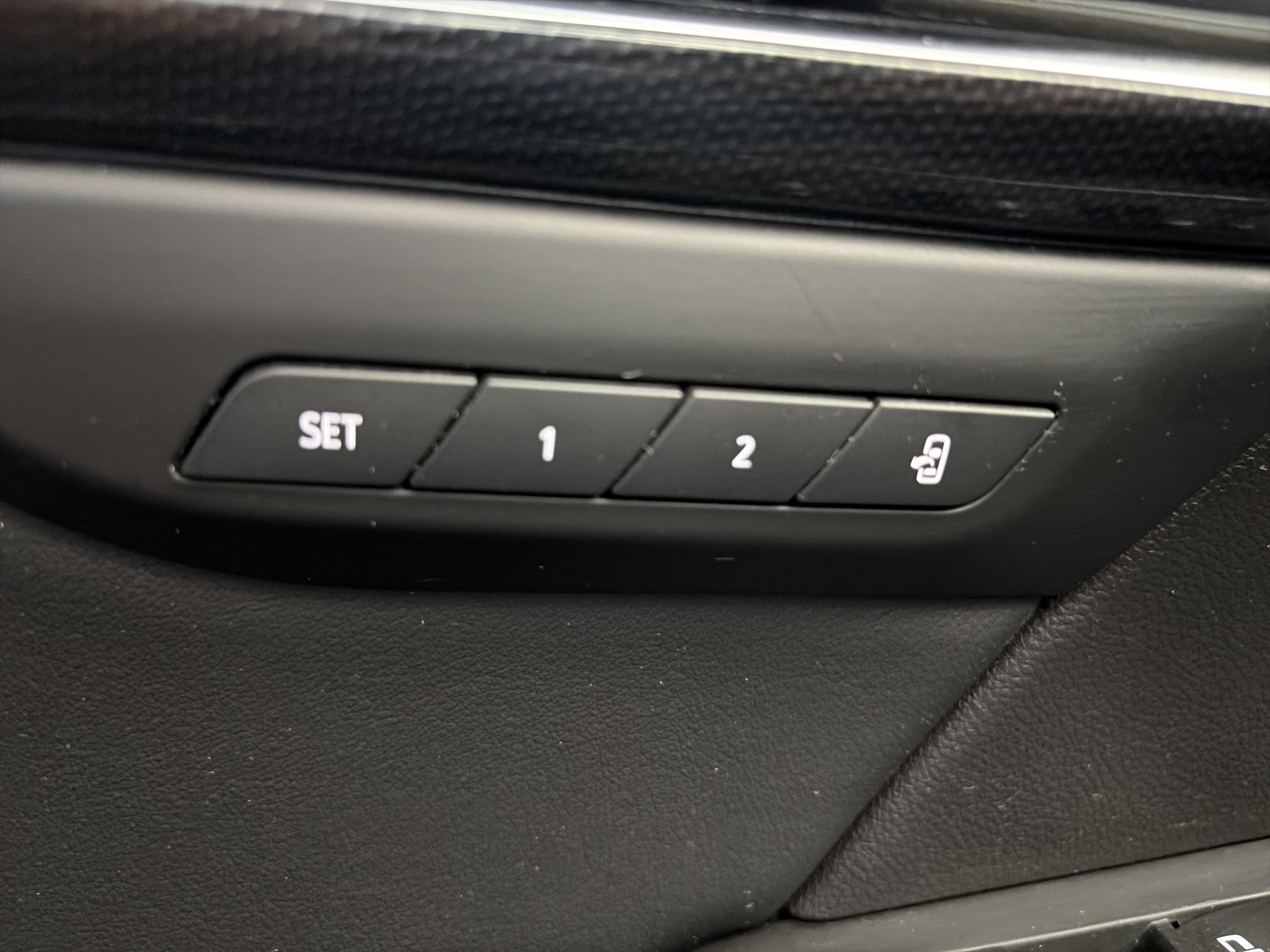 Used 2022 Buick Envision Essence w/ Technology Package II FWD image 27