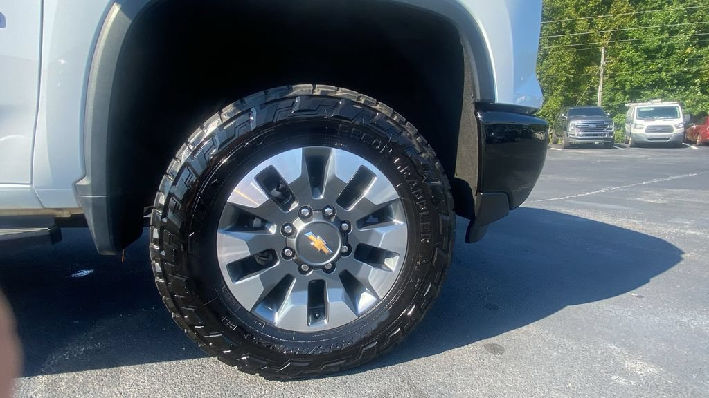 Used 2024 Chevrolet Silverado 2500 Custom w/ Custom Value Package AWD/4WD image 10