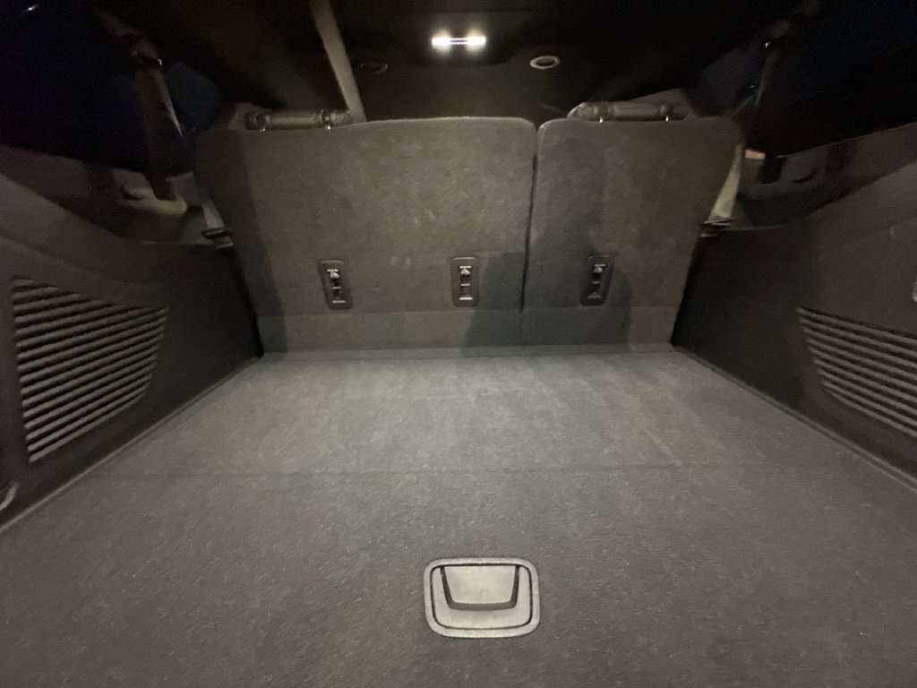 Used 2024 Chevrolet Suburban LT RWD image 35