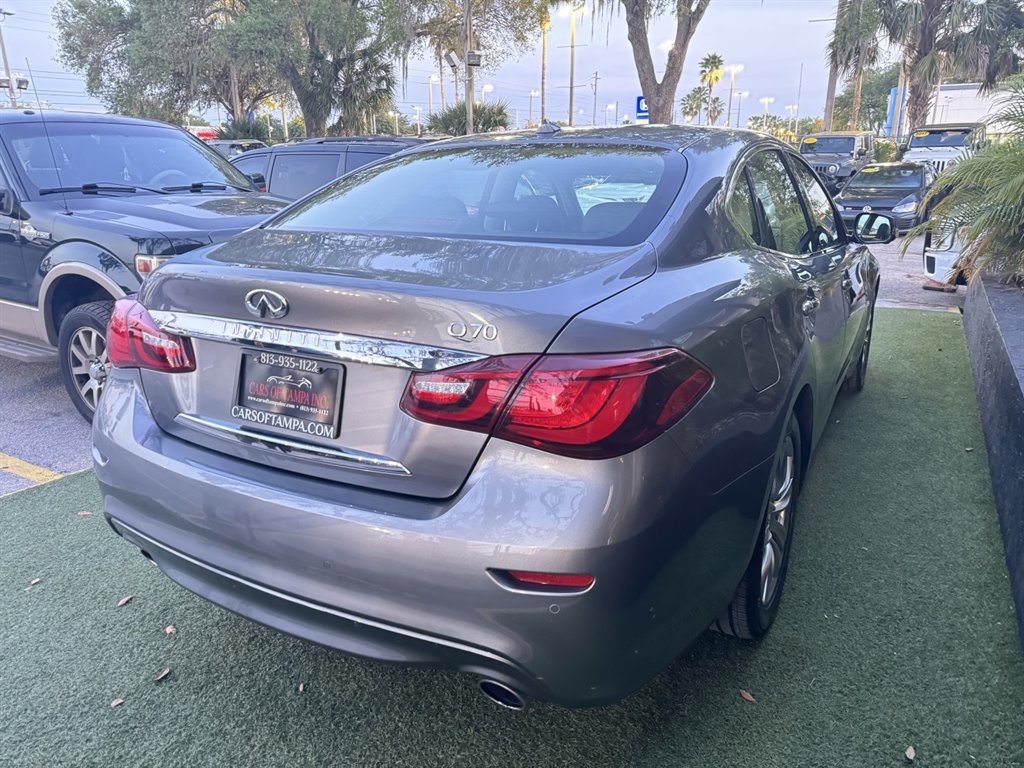 Used 2018 INFINITI Q70 Luxe image 4