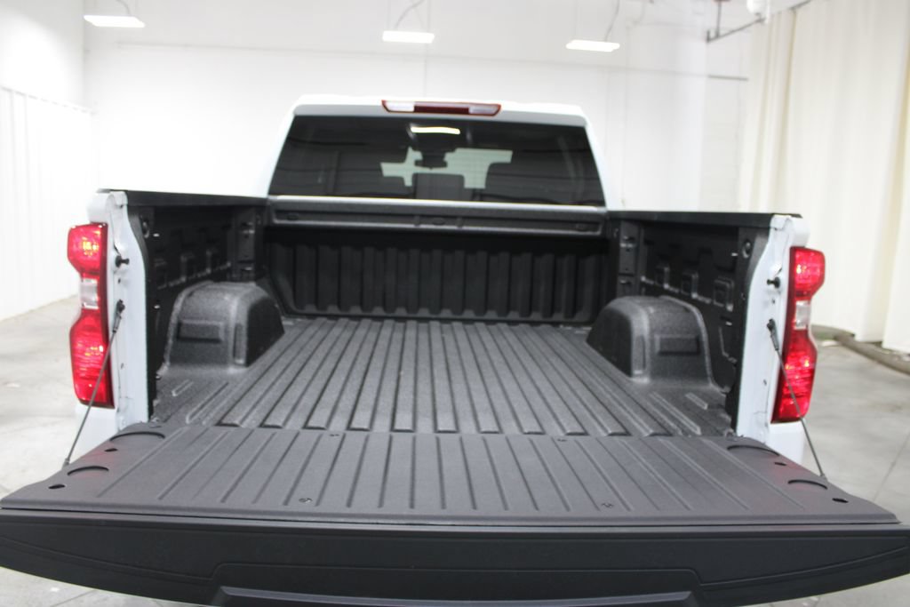 New 2026 Chevrolet Silverado 1500 Custom w/ LPO, Dark Essentials Package AWD/4WD image 32