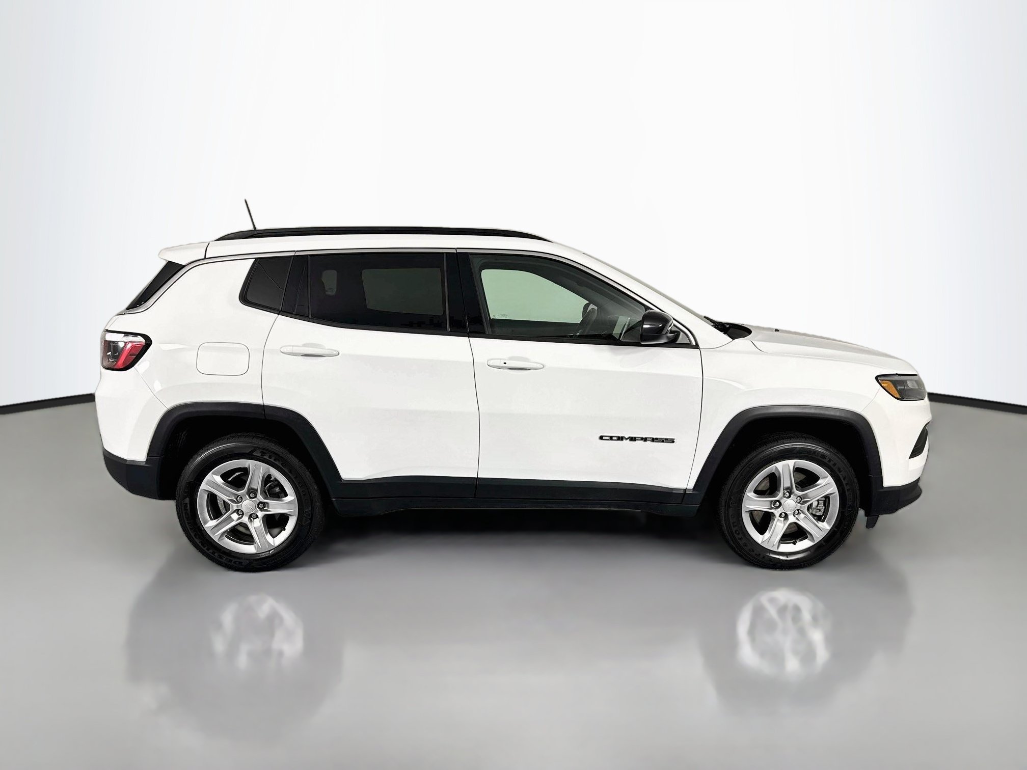 Used 2023 Jeep Compass Latitude AWD/4WD image 4