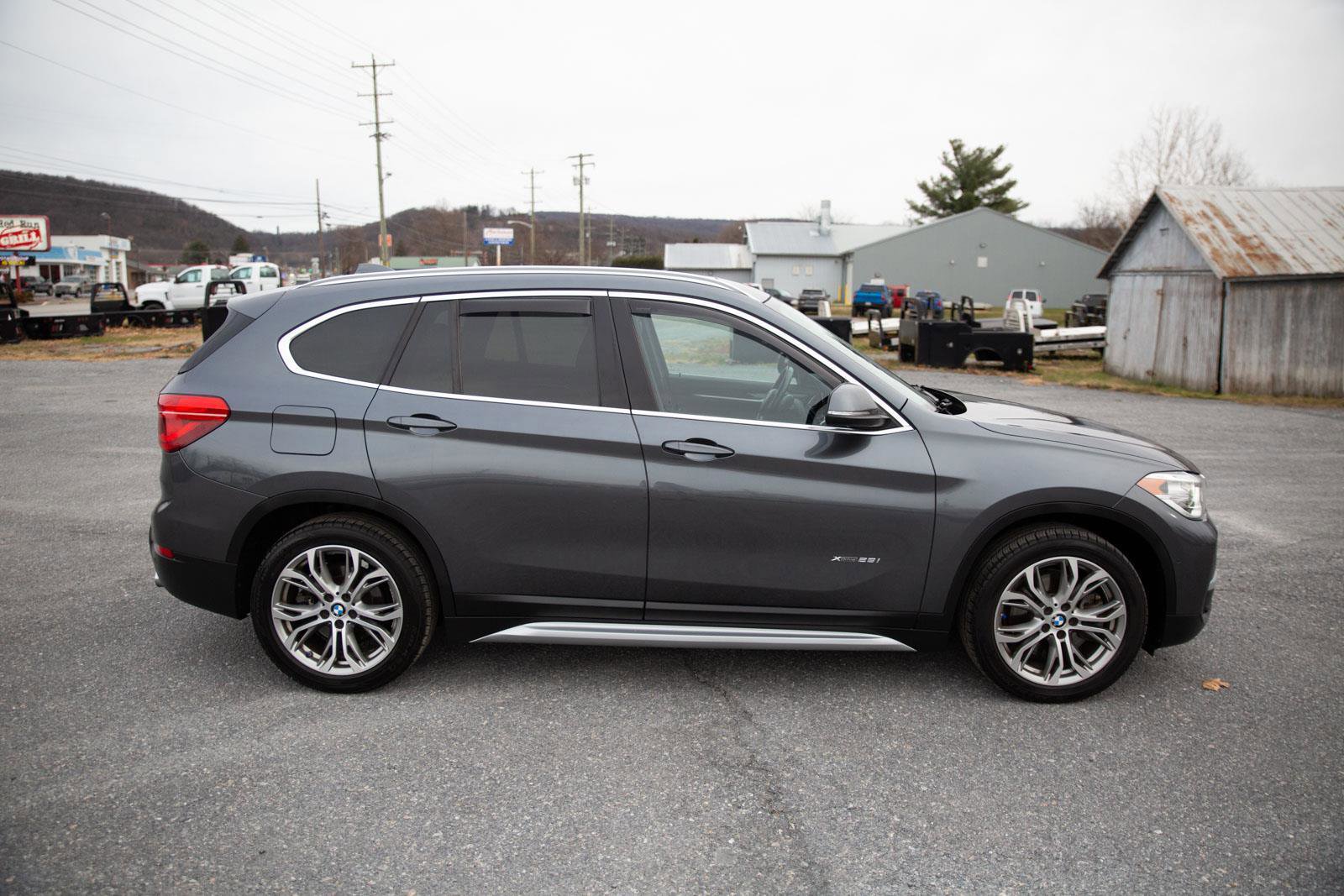 Used 2017 BMW X1 xDrive28i image 2