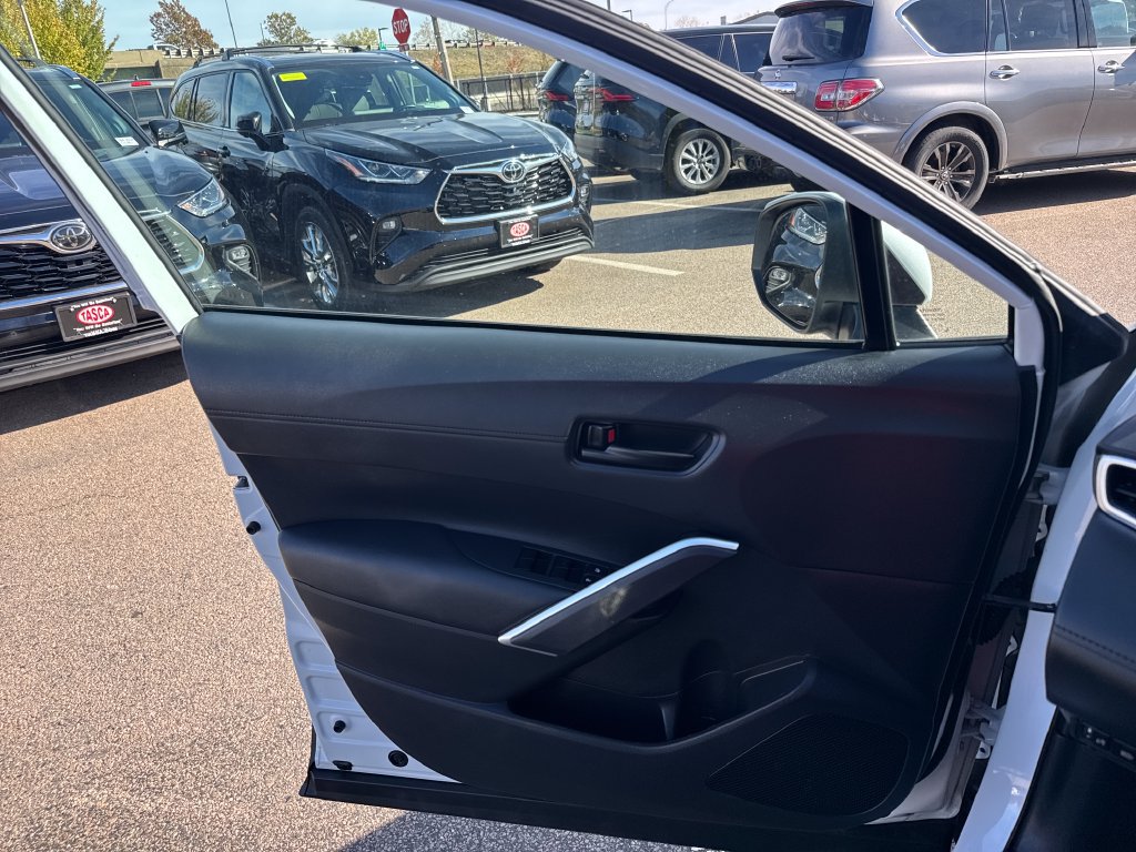 Used 2023 Toyota Corolla Cross LE w/ Moonroof Package AWD/4WD image 32