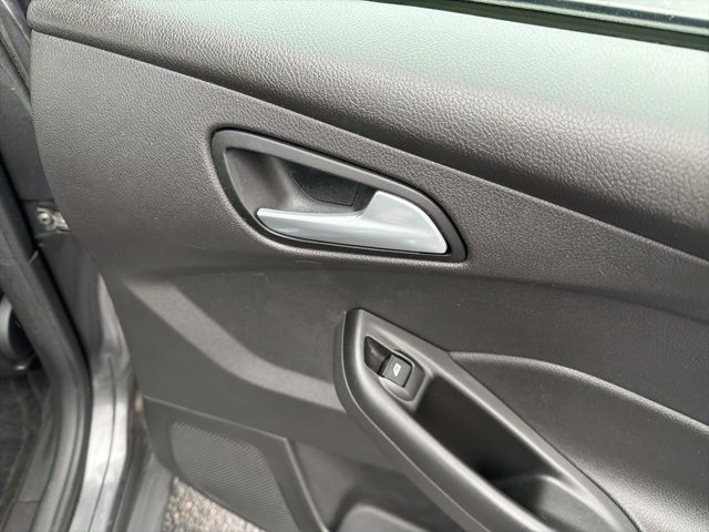 Used 2017 Ford Focus SE image 23