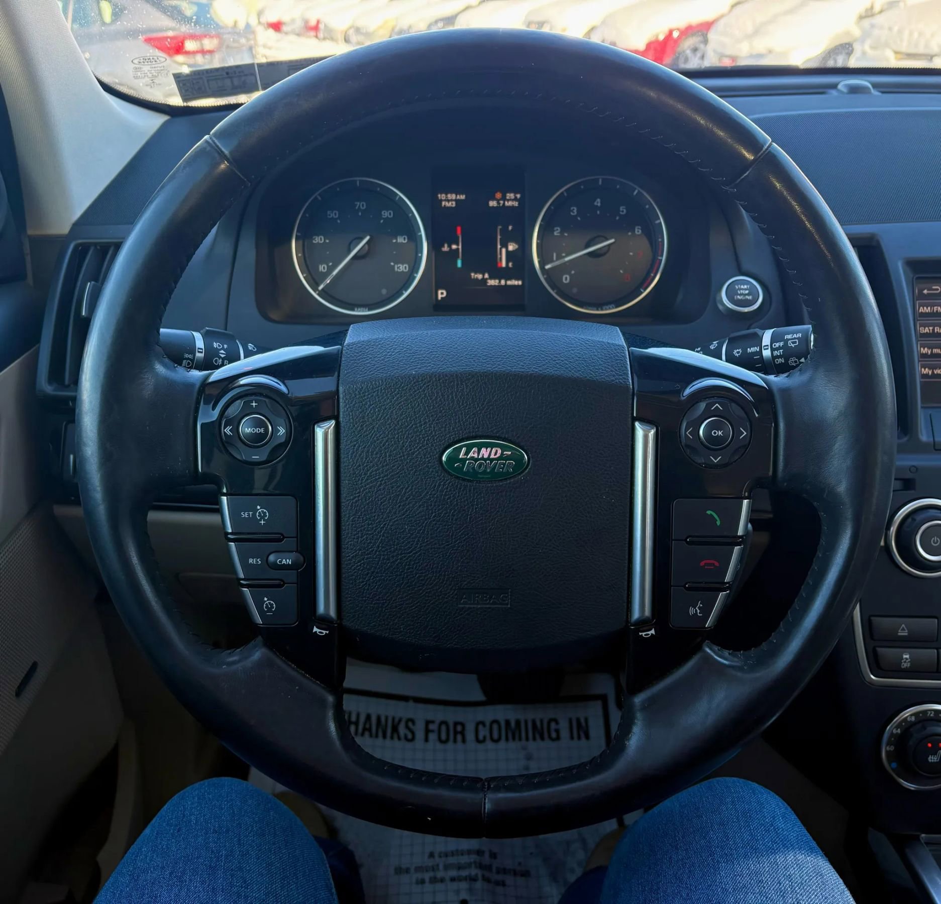 Used 2015 Land Rover LR2 image 36