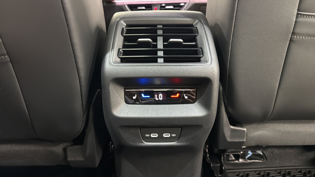 New 2026 Volkswagen Tiguan SEL R-Line AWD/4WD image 32