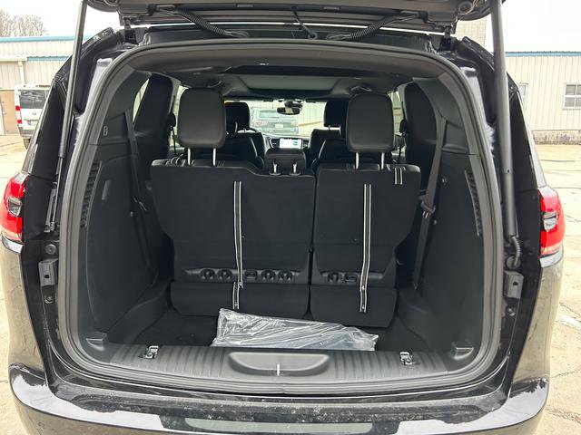 New 2026 Chrysler Pacifica Select AWD/4WD image 19