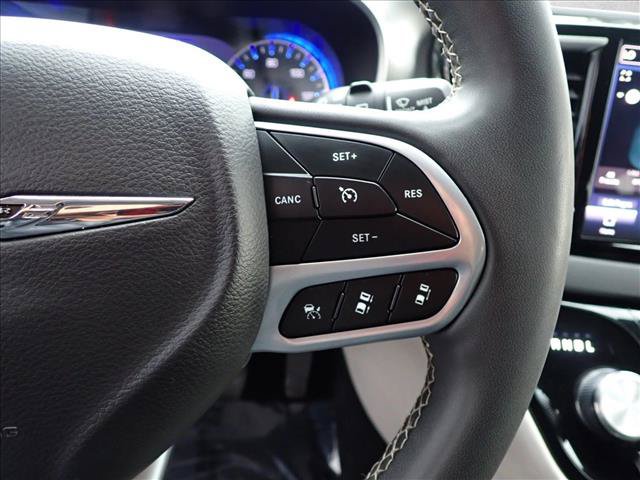 Used 2024 Chrysler Pacifica Touring-L FWD image 17