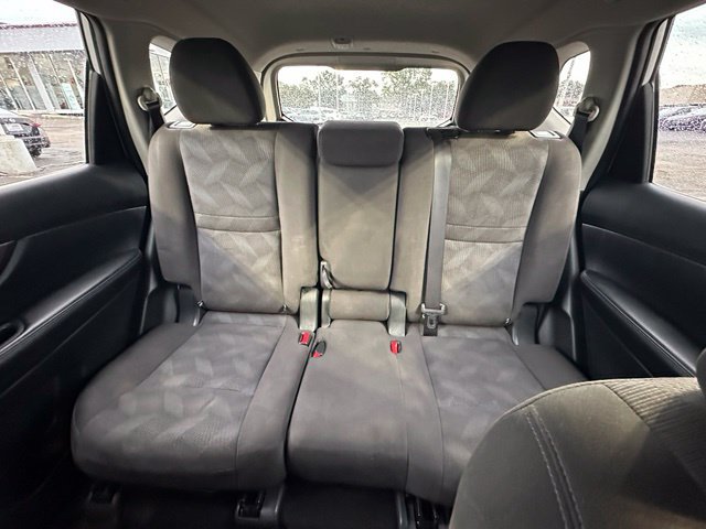 Used 2015 Nissan Rogue S FWD image 27