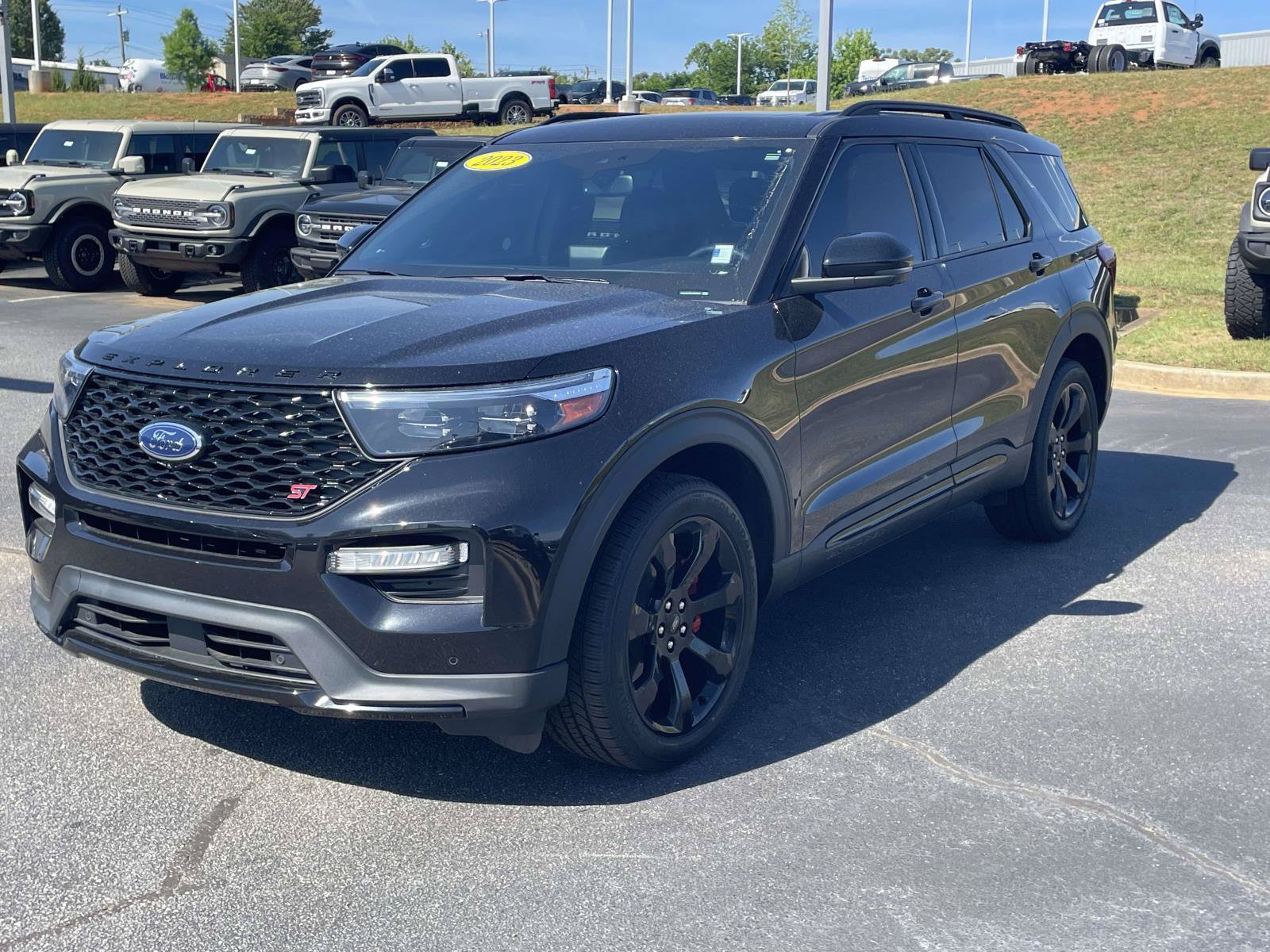 Certified 2023 Ford Explorer ST w/ Equipment Group 401A AWD/4WD video 3