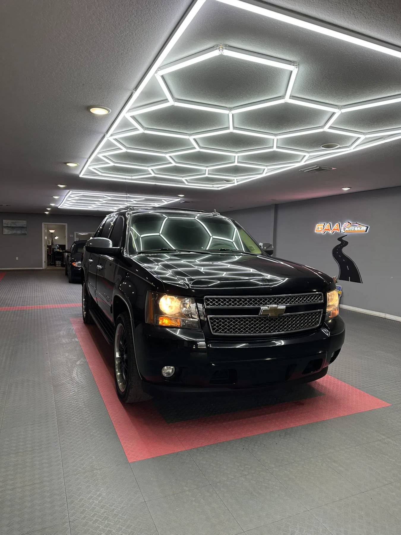 Used 2011 Chevrolet Avalanche LTZ RWD image 1