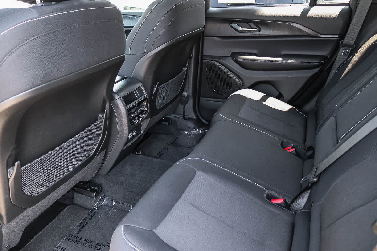 Used 2025 Jeep Grand Cherokee Laredo X RWD image 19