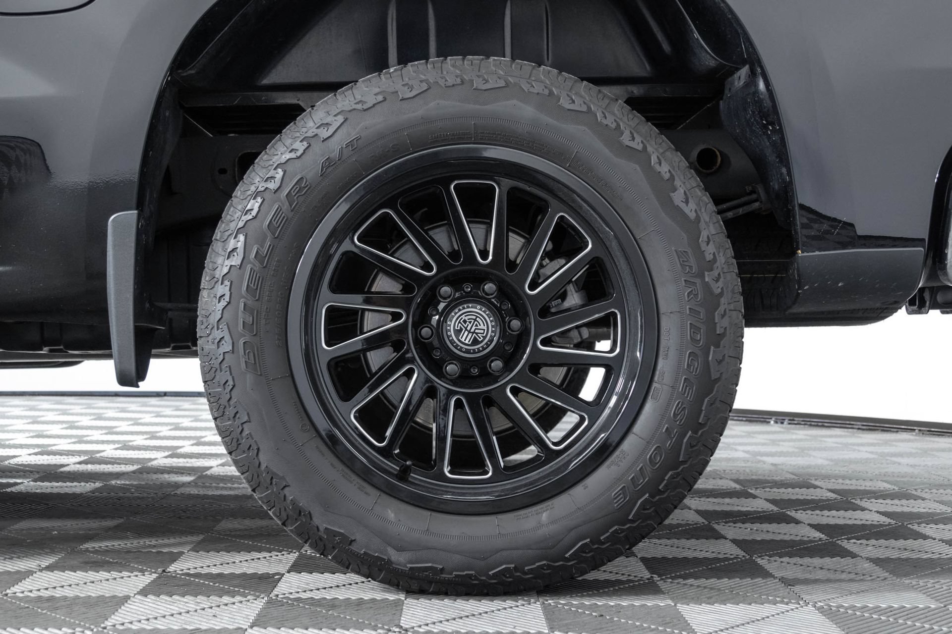 Used 2024 Chevrolet Silverado 1500 LT AWD/4WD image 44