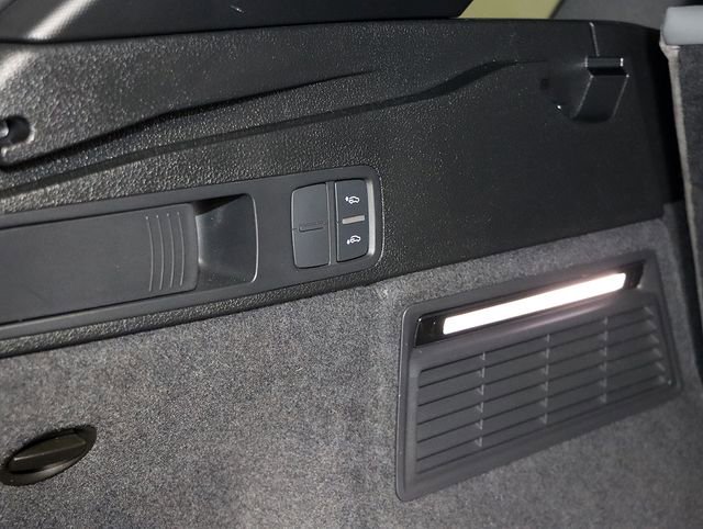 Used 2018 Audi SQ5 Prestige image 32