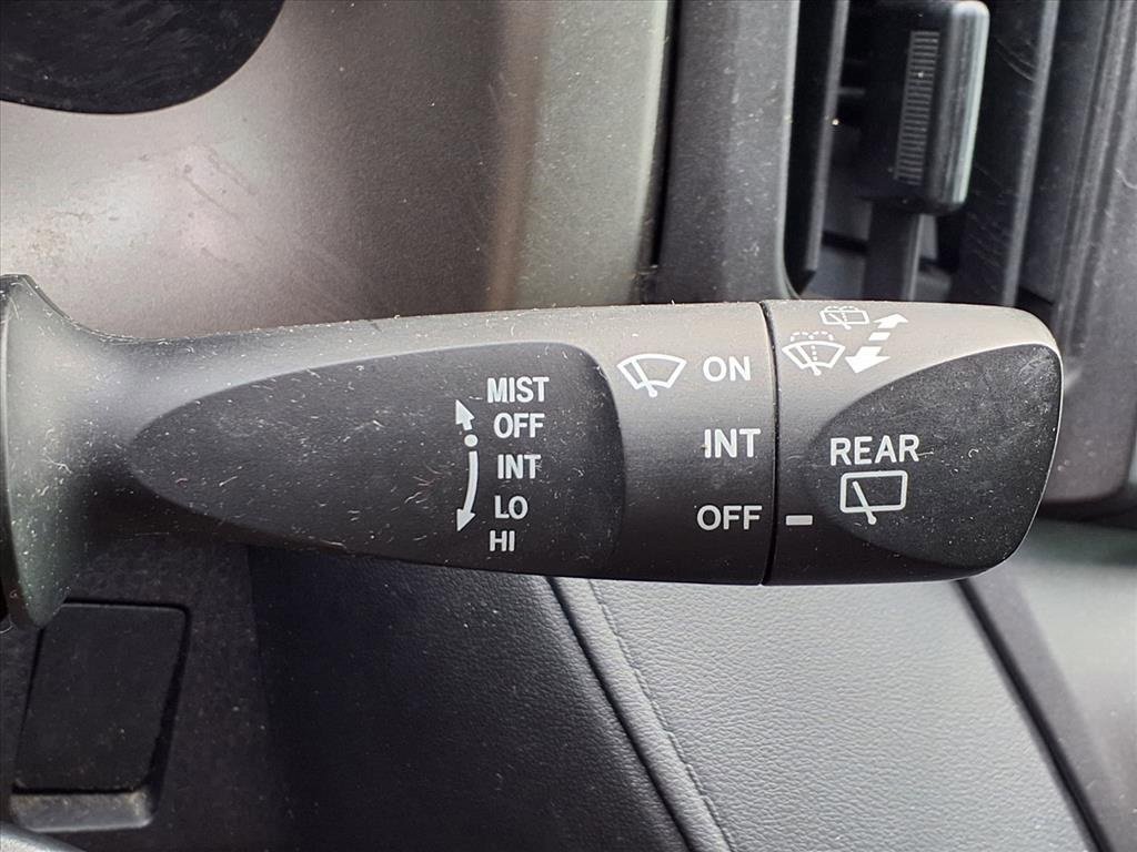 Used 2018 Toyota RAV4 LE image 16