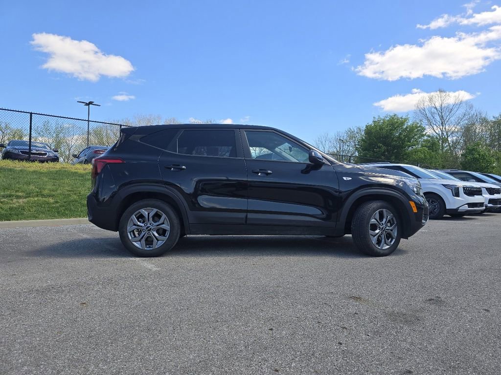 Used 2024 Kia Seltos LX AWD/4WD image 15