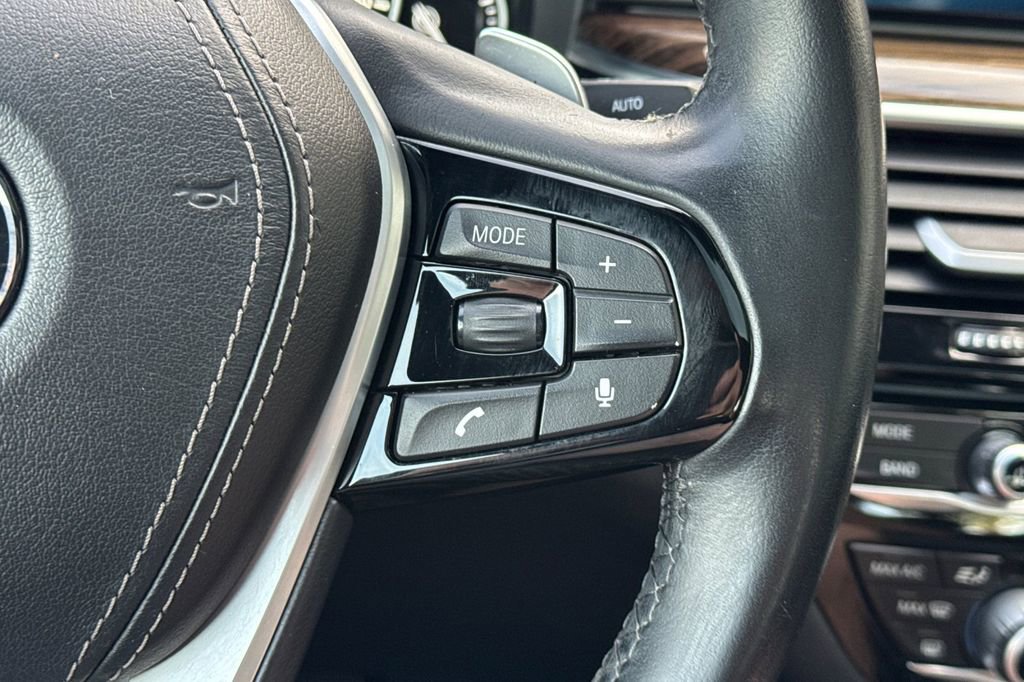 Used 2019 BMW 530e w/ Convenience Package image 29